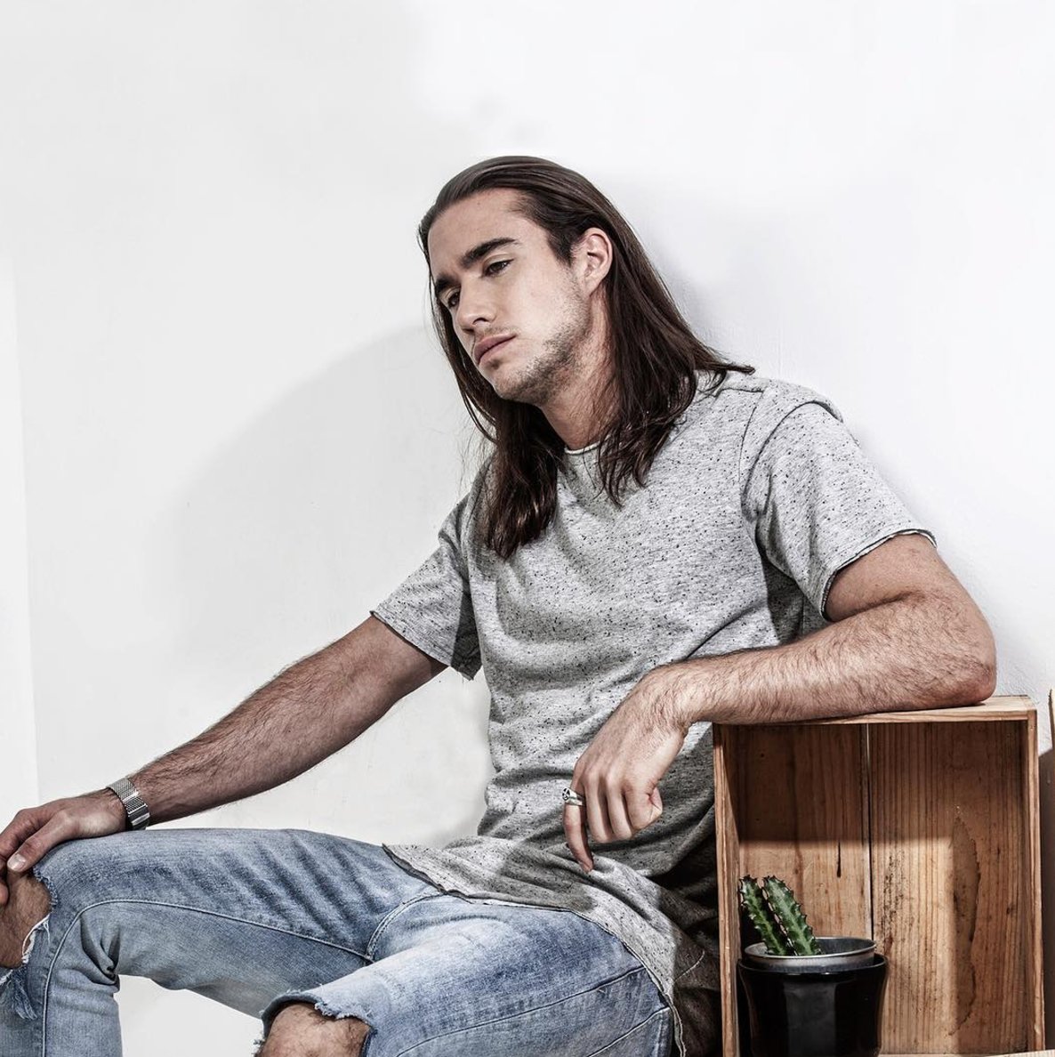 fleekYQR's tweet photo. @KOLLARCLOTHING Layston Essential Tee - Heather Grey https://t.co/ffpZ5nDFxt
