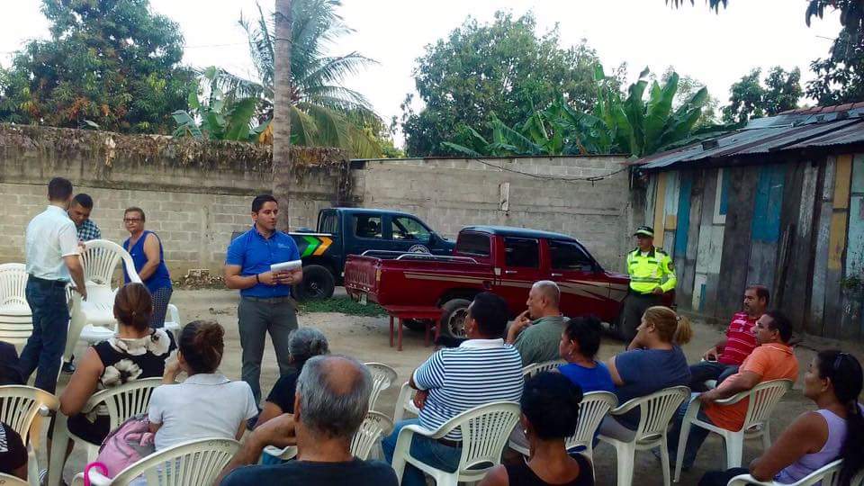 armandocalisps's tweet photo. #ACCIONES A través de #ECOSOCIAL realizamos entrega de #ECOBOLSAS a + de 35 familias del sector #CALPULES. #SOLIDARIDAD #SPS + #HUMANA https://t.co/ujN2J5ZV4s