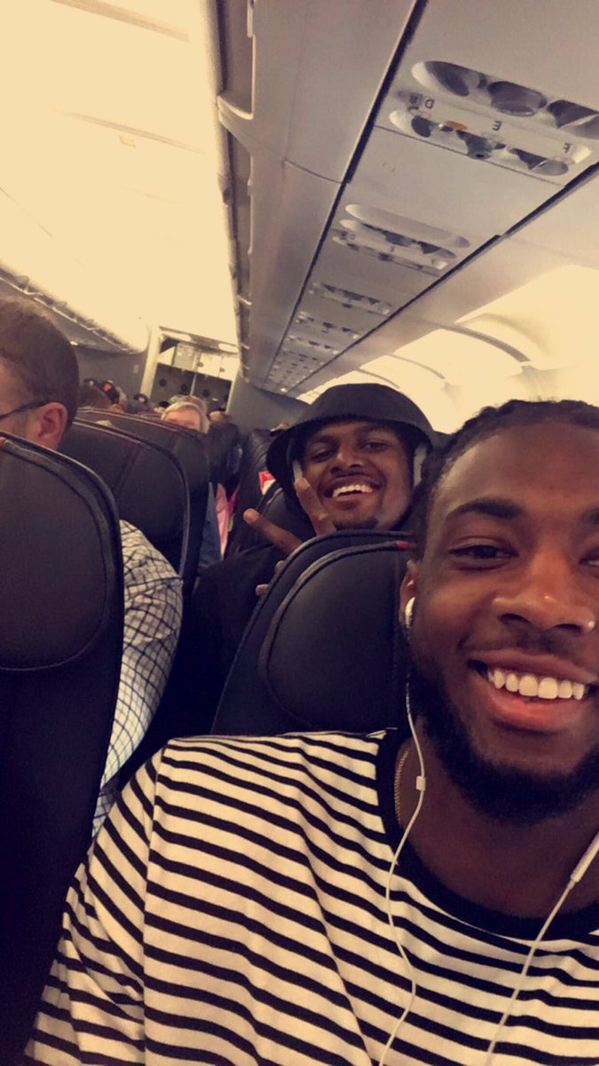 StackSports's tweet image. Good luck to Clemson teammates Deshaun Watson and Mike Williams as they fly off to Indy for the NFL Combine (📷 via @darealmike_dub)