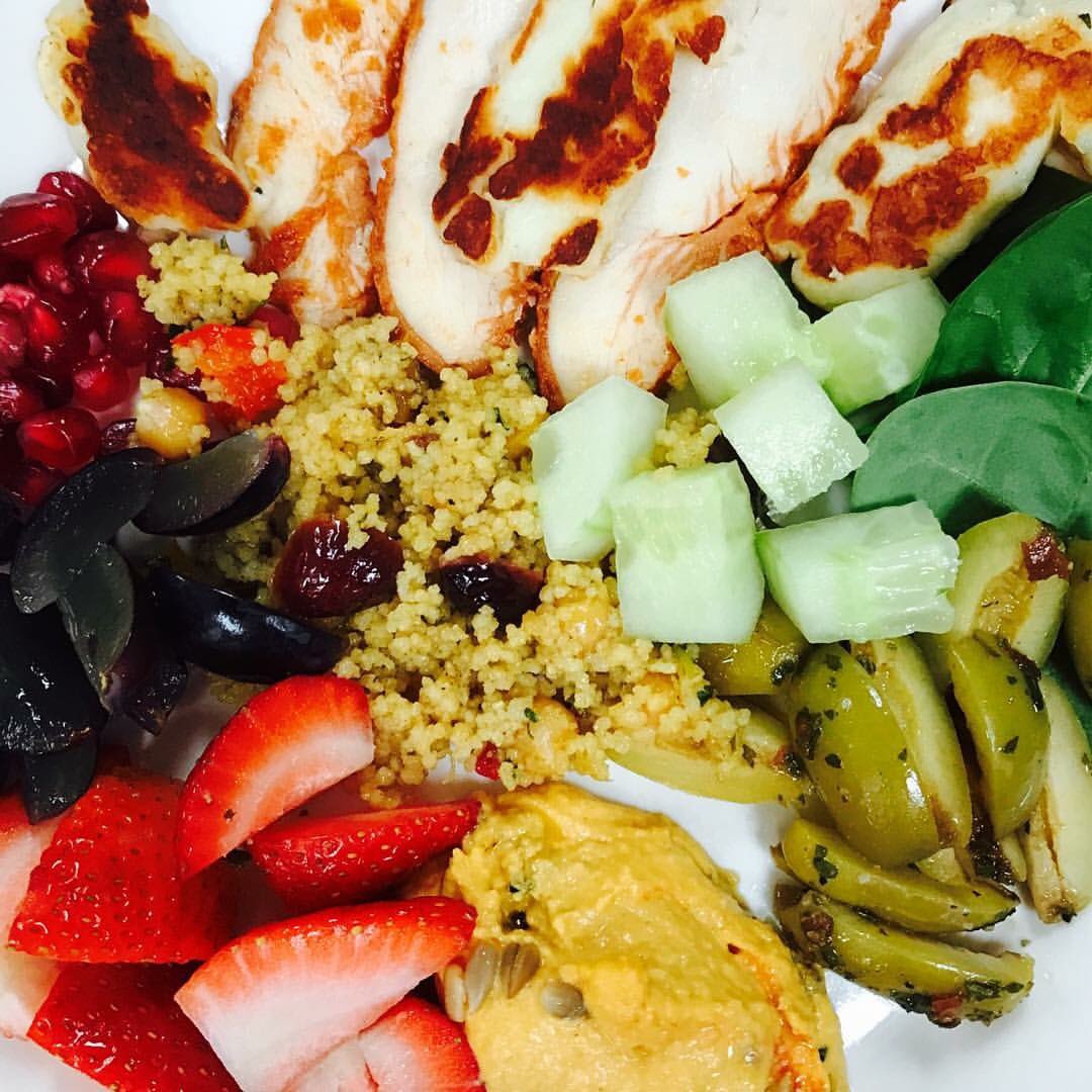 ClubBabysitting's tweet photo. A yummy lunch with the mini-mes of The Club! #yummy #healthy #meze #halloumi #Cucumber #chicken #thebabysittingclub https://t.co/ipqV4SIyUp