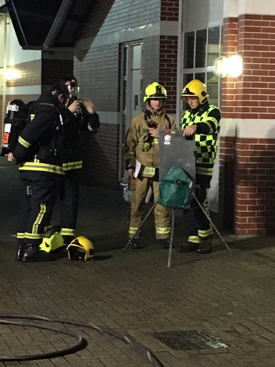 HartleyWintney8's tweet image. Training for us tonight was a #RealisticScenario #PersonsReported Drill #OperationalEffectiveness #TrainHardWinEasy #OnCall @HFRS_Academy