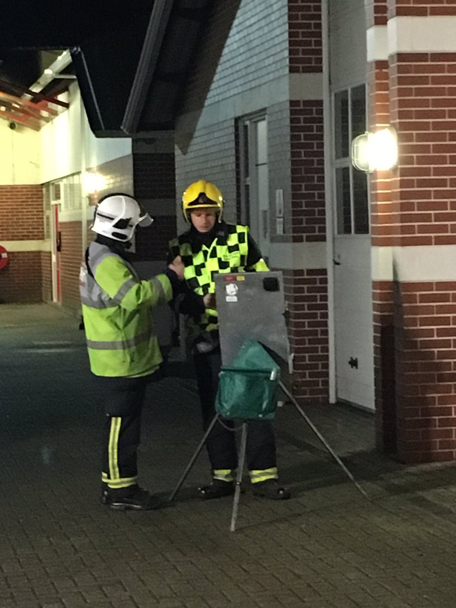 HartleyWintney8's tweet image. Training for us tonight was a #RealisticScenario #PersonsReported Drill #OperationalEffectiveness #TrainHardWinEasy #OnCall @HFRS_Academy
