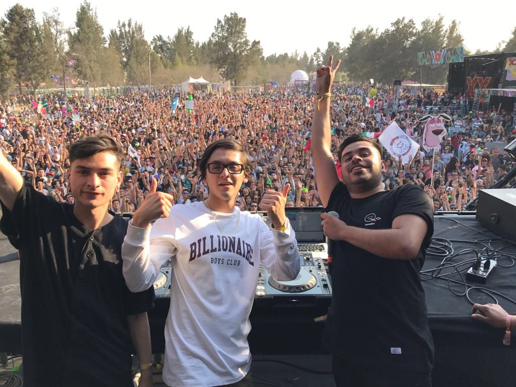 ToySelectah's tweet photo. Y para muestra @GhettoKids_ al terminar su presentación el domingo !! @EDC_MEXICO en el Dos Equis Stage !!! https://t.co/a9yseQJBJB