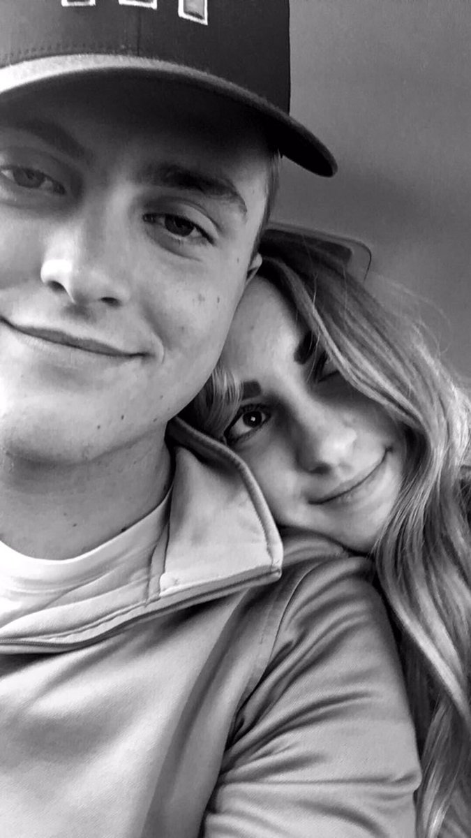 absterthebabe's tweet photo. happy birthday to my guy😍❤️and my best friend! I love you babe, 19 looks goooood on you 😻💕 https://t.co/T8owNOn8oT