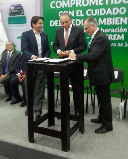 Firmamos Convenio de Colaboración <a href="/ISSSTE_mx/">ISSSTE</a> y <a href="/singremac/">SINGREM AC</a> con DG del ISSSTE José Reyes Baeza <a href="/ReyesBaeza/">José Reyes Baeza T</a> y <a href="/cuauhochoa/">Cuauhtémoc Ochoa F.</a> como Testigo de Honor
