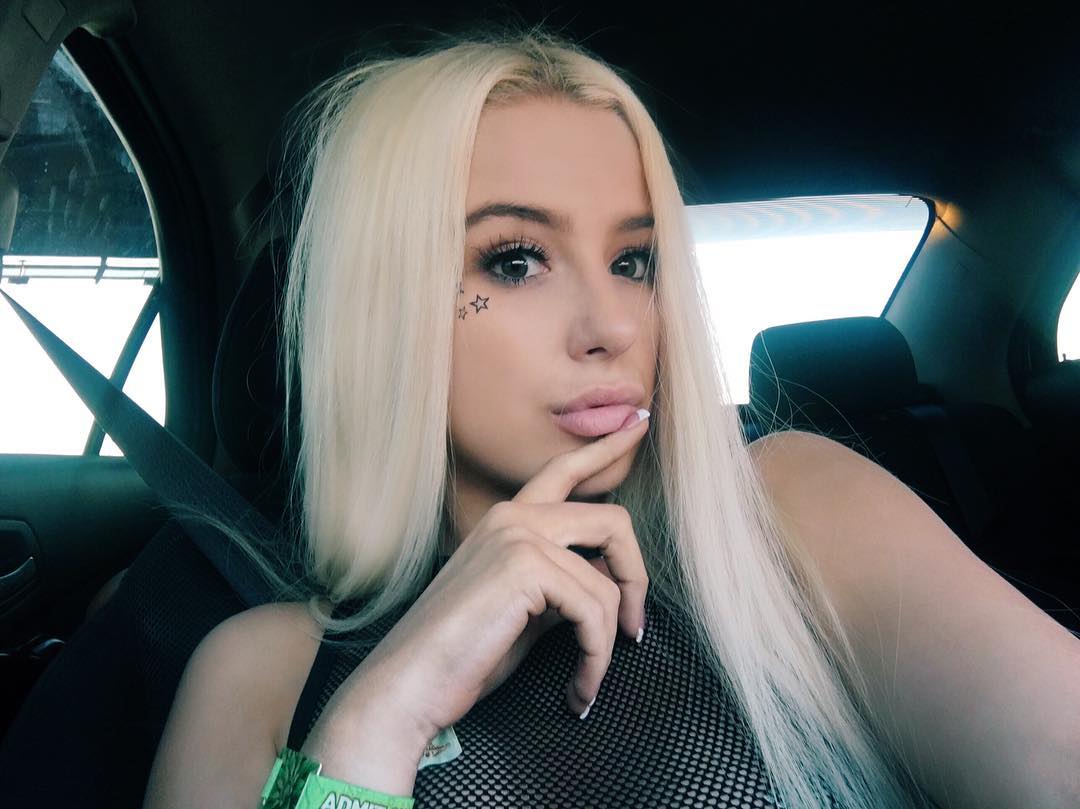 I just want a girl that loves me like Kanye loves Kanye. 😩💞