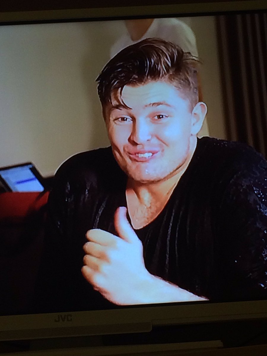 My_Maynard_x's tweet photo. My TV would just decide to crash on this 😂😂 @mikeyp121 https://t.co/8sw4sclqom