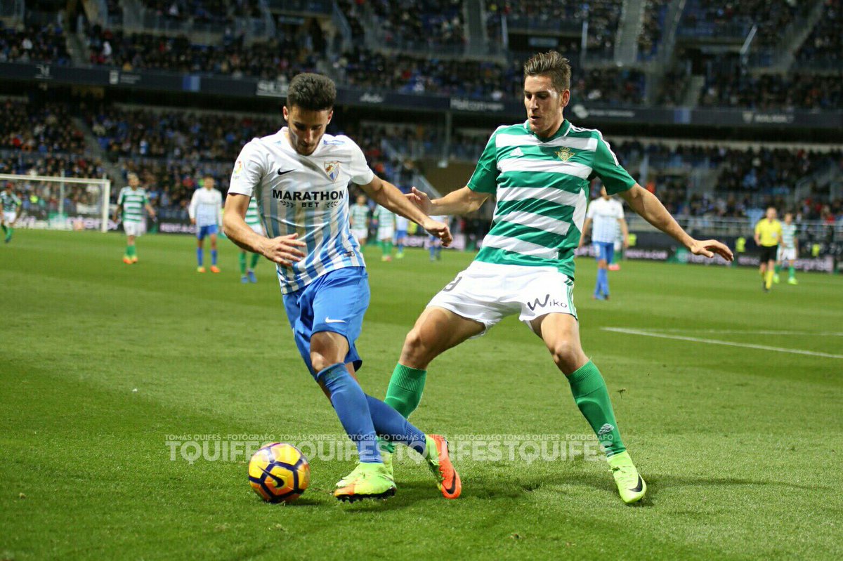 Beticismo's tweet photo. Final en La Rosaleda. El @RealBetis reacciona y logra los 3 puntos, a pesar de comenzar perdiendo ante el @MalagaCF. Fotografías: @TQuifes https://t.co/SOwPXJpqbO