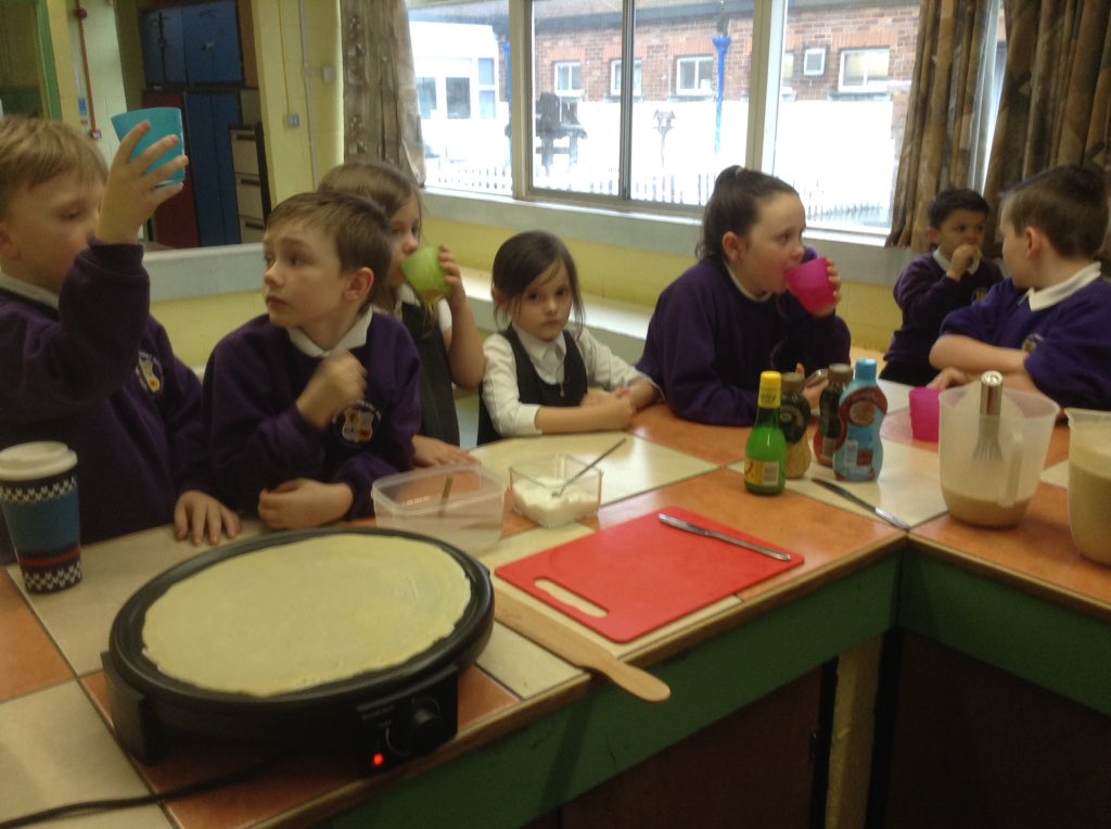 PlaycareClub's tweet photo. What a very busy day making lots and lots of pancakes....We hope you all enjoyed them...xx https://t.co/FLvkJTDH81