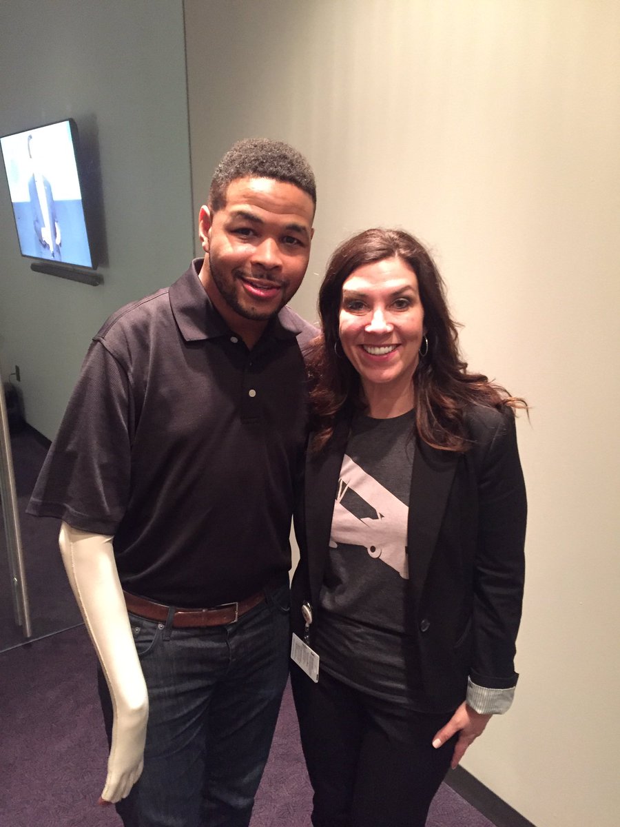 Enjoyed hearing <a href="/InkyJohnson/">Inky Johnson</a> at Elevate 2017! Thank you for making our event a huge success. #FDXGrow