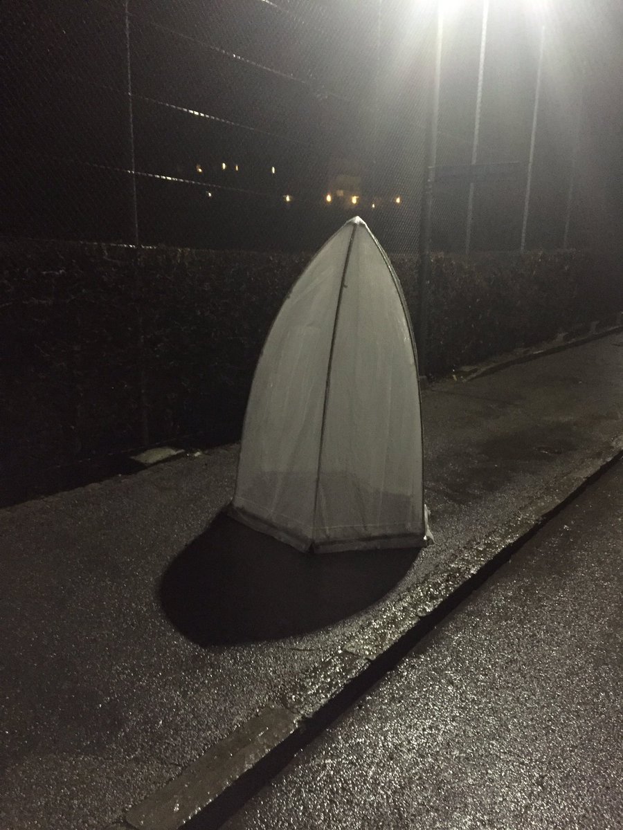 regulatschanz's tweet photo. Ein UFO? Neuer Wohnraum im #Quavier? Umkleidekabine für Egelsee-Badegäste? https://t.co/qzBn9vNLf9