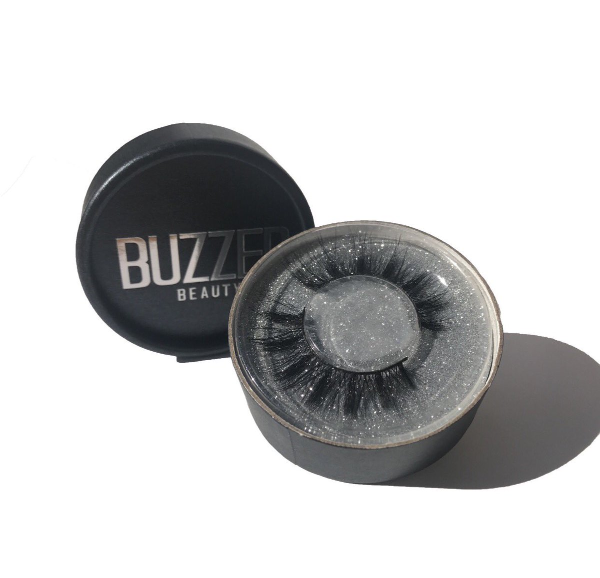 ShopBuzzed's tweet photo. All our lashes are on sale─TODAY ONLY! Grab a pair while you can save some $$! https://t.co/u0o36yzNXe