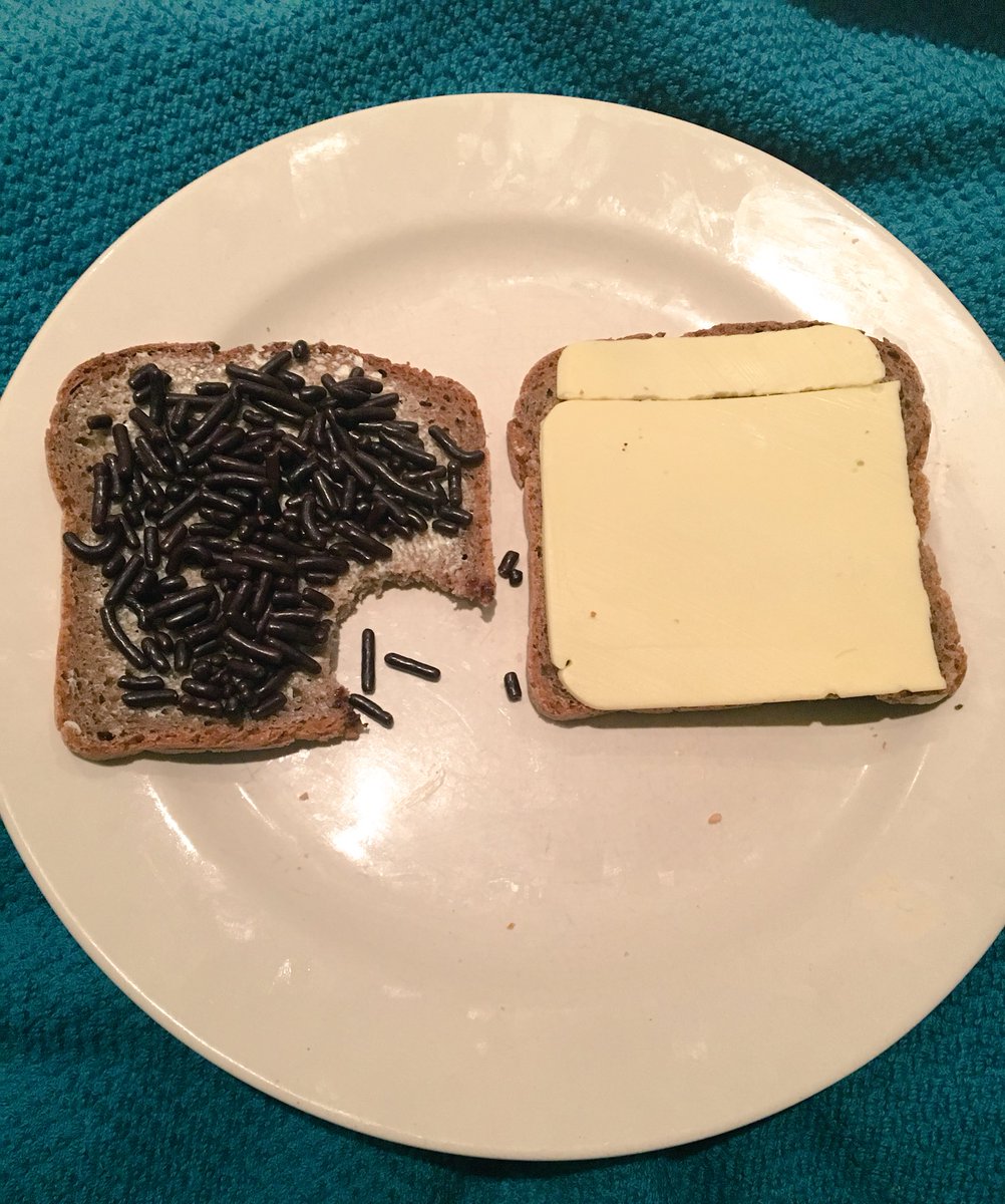 To a Dutchie like me this is pure happiness on a plate 🇳🇱💕 #broodjehagelslag #broodjekaas #vegan #dutch #midnightsnack