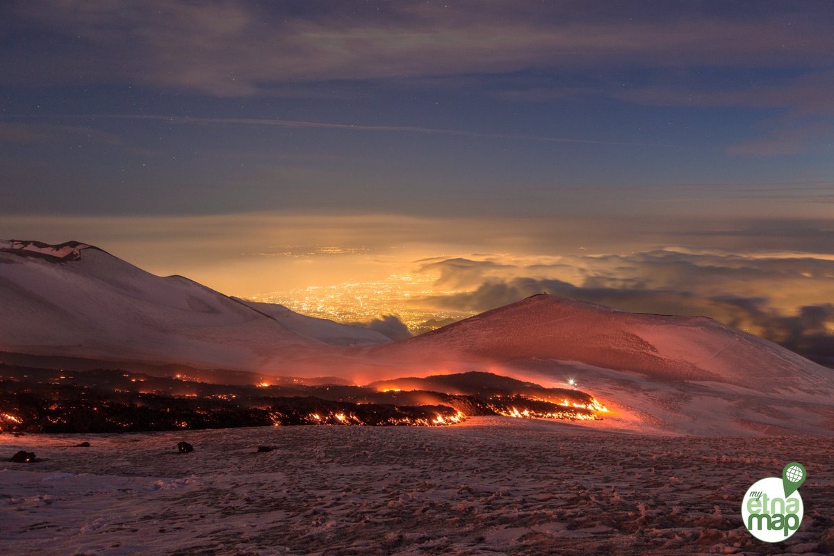 myEtnaMap's tweet photo. #Catania city and #lava flow from Southeast Crater - 28/2/2017
#myetnamap #Etna #eruption #sicily #volcano #nightshot #outdoor #trekking https://t.co/Dmtx4RJuJ1