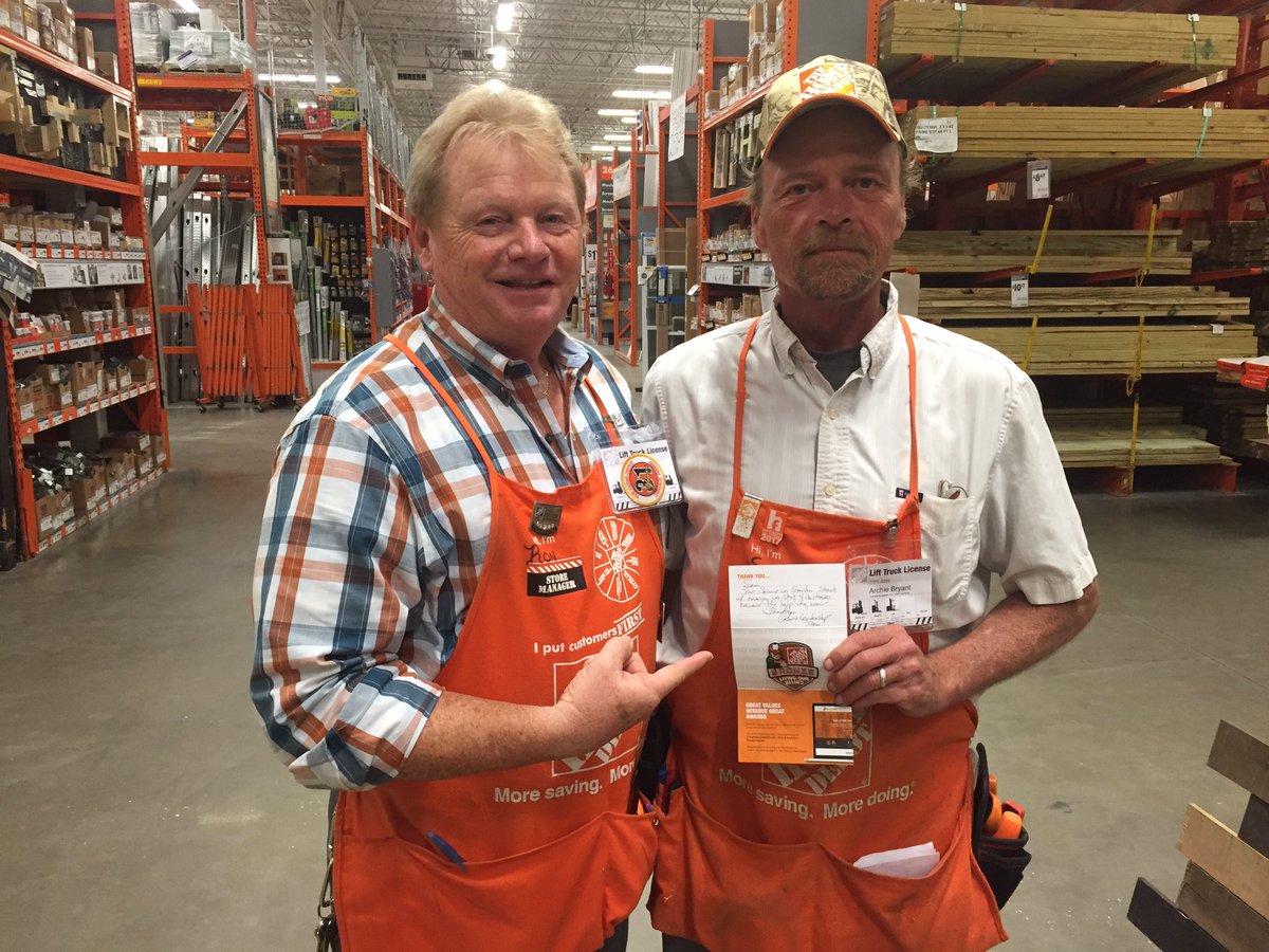 SehlRon's tweet photo. Sam being recognized  for excellent customer service. @angeladillon20 @HDGerri https://t.co/WX6uUEe8pi