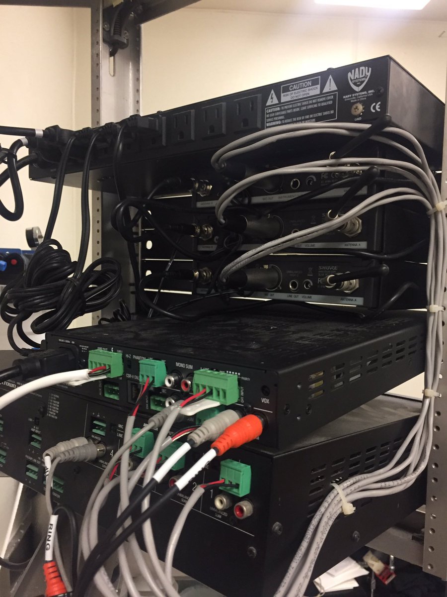 WillHelpU_Inc's tweet image. Keeping cables clean so you can see your work space