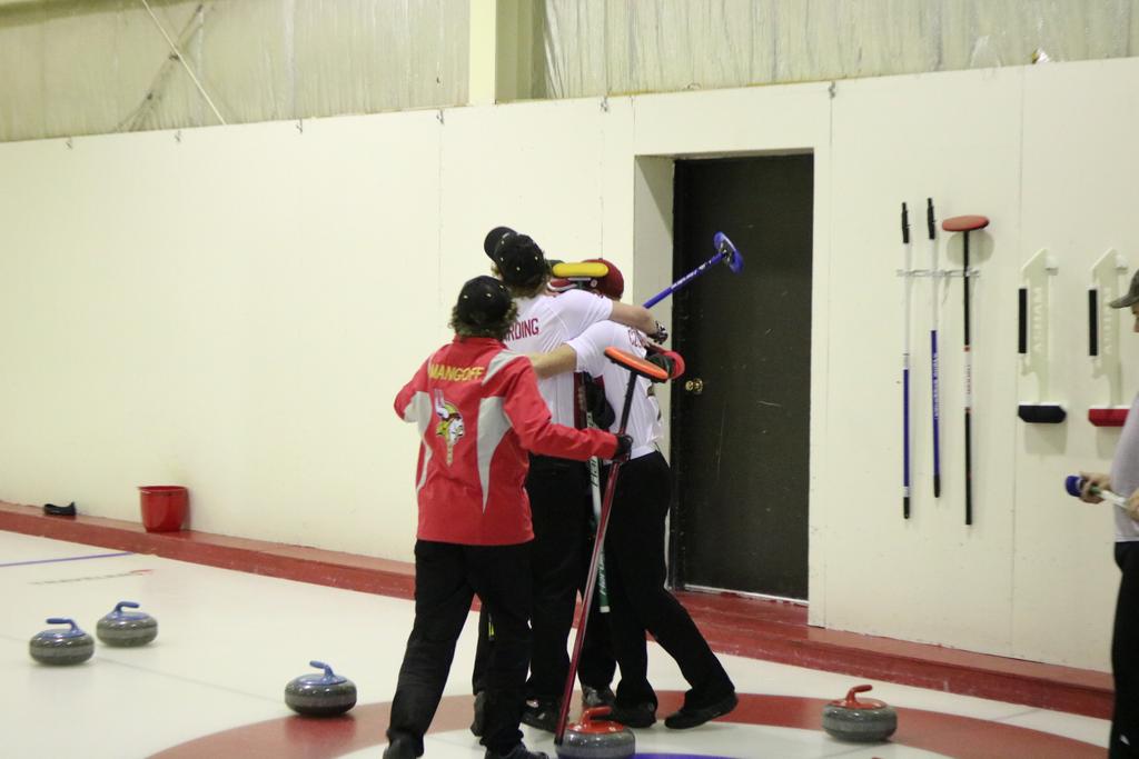 MoosecalacTim's tweet photo. Congratulations to @HammarskjoldHS
2017 #NWOSSAA Boys #Curling Champs.
Great final game against @Muskiesports Good luck at #OFSSA https://t.co/KBCQx0ujhq