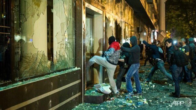 DavidEdenden's tweet photo. When Soros/CIA/EU/@AMBBAILY funded rioters to press for EARLY elections

They thought that Macedonians would not fight back

This is future! https://t.co/UuccD6XLa4
