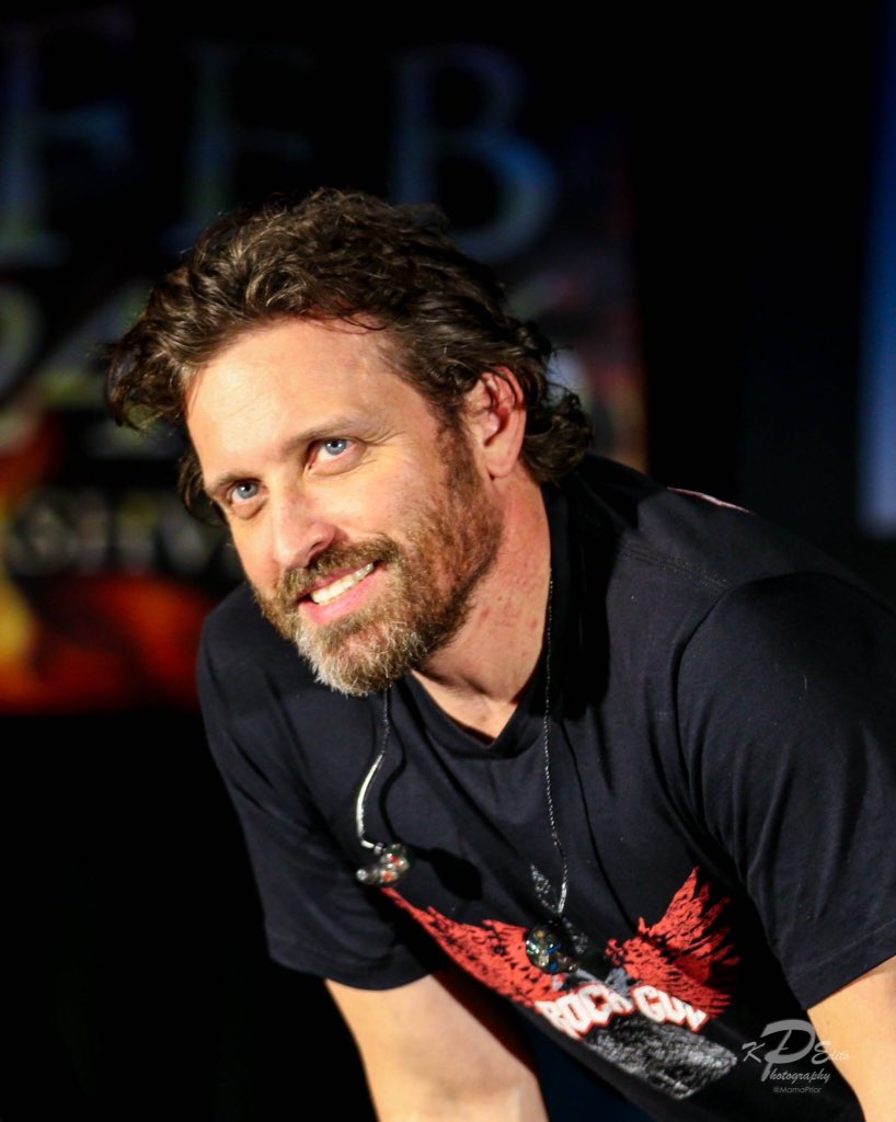 Destiel_2015's tweet photo. When you having an off day, just look at this photo of a Smiling Rob. @RobBenedict 😁🙄👀. #SPNFam #Supernatural https://t.co/K76SQjMRRR