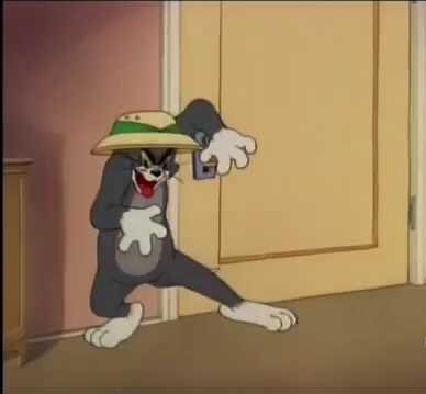 JerrieRotimi's tweet photo. - The way Nigerian heat sneaks into your house when it finds out electricity has gone. https://t.co/g9CquQjCuM