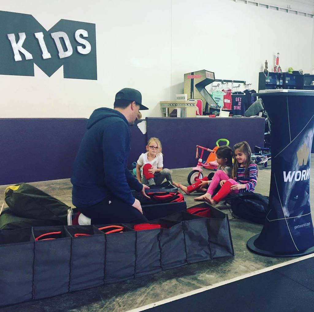 CrossFitMagna's tweet photo. @getworkt getting set up for today's demo!
#kneesleeves #workt #getworkt #purplepeople #chasinggreatness #crossfit… https://t.co/LzrXRzRVOk