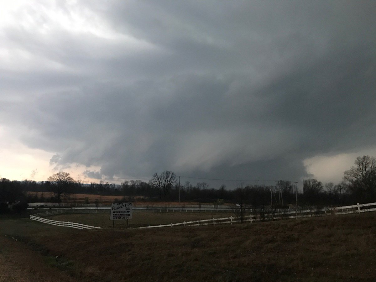 ToddYakoubian's tweet image. Mayflower looking southwest from @MRHstormchaser #arwx