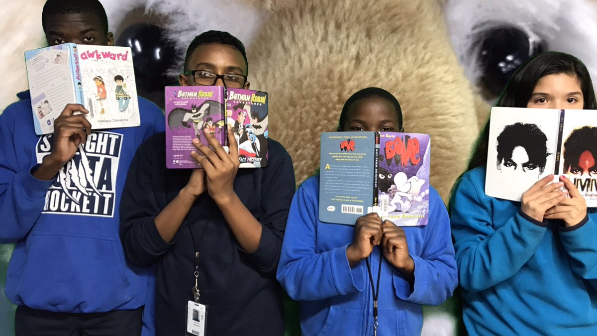 CEstradaReads's tweet image. We&apos;ve only got eyes for on our new books! Thank you, @IISDFoundation! #iheartISF 💙#FreddieCougar 🐾#LibraryMascot