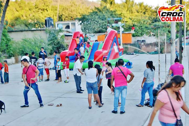 CROC_Nacional's tweet photo. #Colima. Llevamos a cabo el #SábadoFamiliar en la colonia 5 de Mayo donde contamos con lotería, futbolito, ruleta, inflable, salto de cuerda https://t.co/6dcmCIaIs3