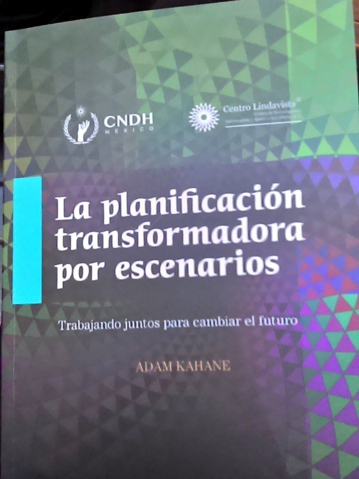cirila_thompson's tweet photo. Escuchando a @adamkahane, el ninja del problem-solving para la innovación social. #SolvingToughProblems #Planificación Transformadora https://t.co/RnzYuCX4gK