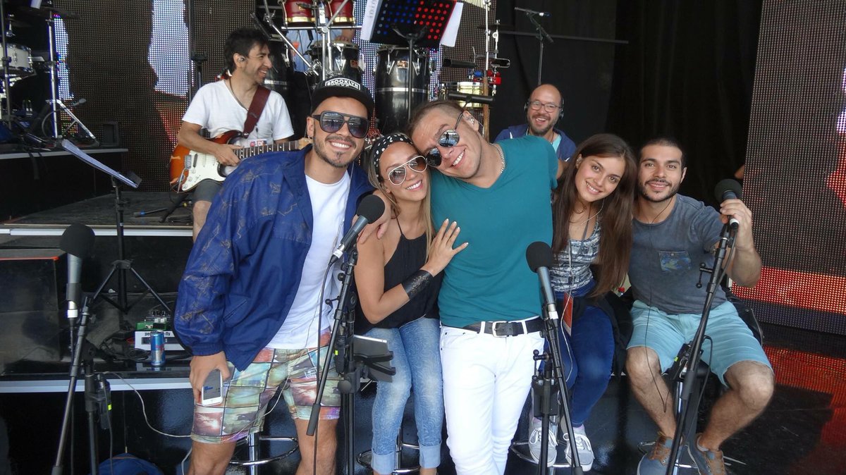 PamJimenezS's tweet photo. #Viña2017 #OrquestaCarlosFigueroa @elfestival @Cristobalonline @LaAleGardner @eldanidonoso @CarlosFigueroaS https://t.co/HYLyiaRSA1