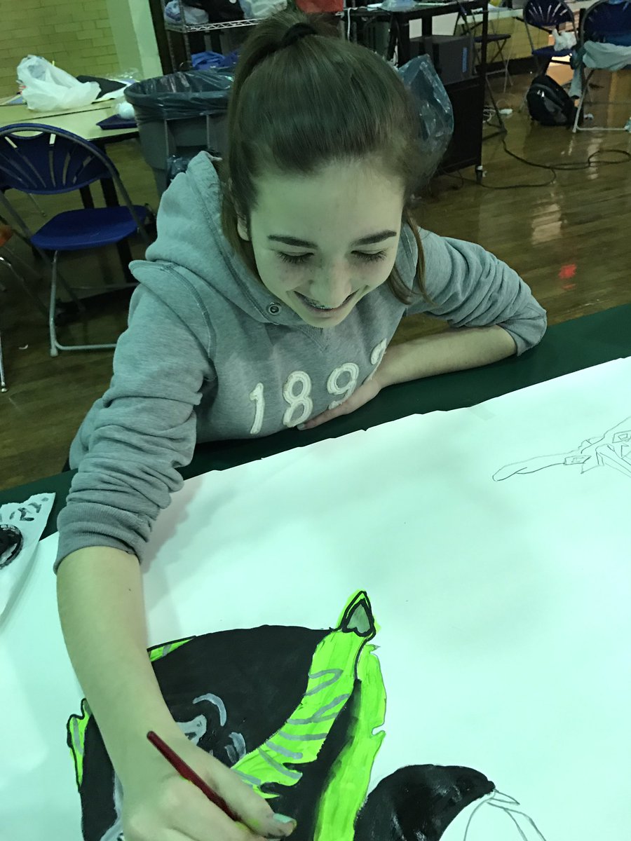 MPSTheater's tweet image. Look who popped by this evening to help with some play projects! #markhamalumni #eveningprojects #littlemermaidjr #thanksgirls