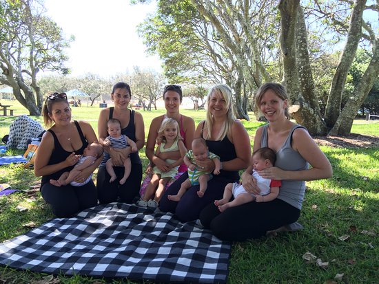 SaveOurGardens's tweet photo. Gorgeous shot of Mums and bubs yoga in the park this morning. Children benefit from fresh air and green spaces! #SavePaisleyPark #OUDI17 https://t.co/Vp02iLA23h