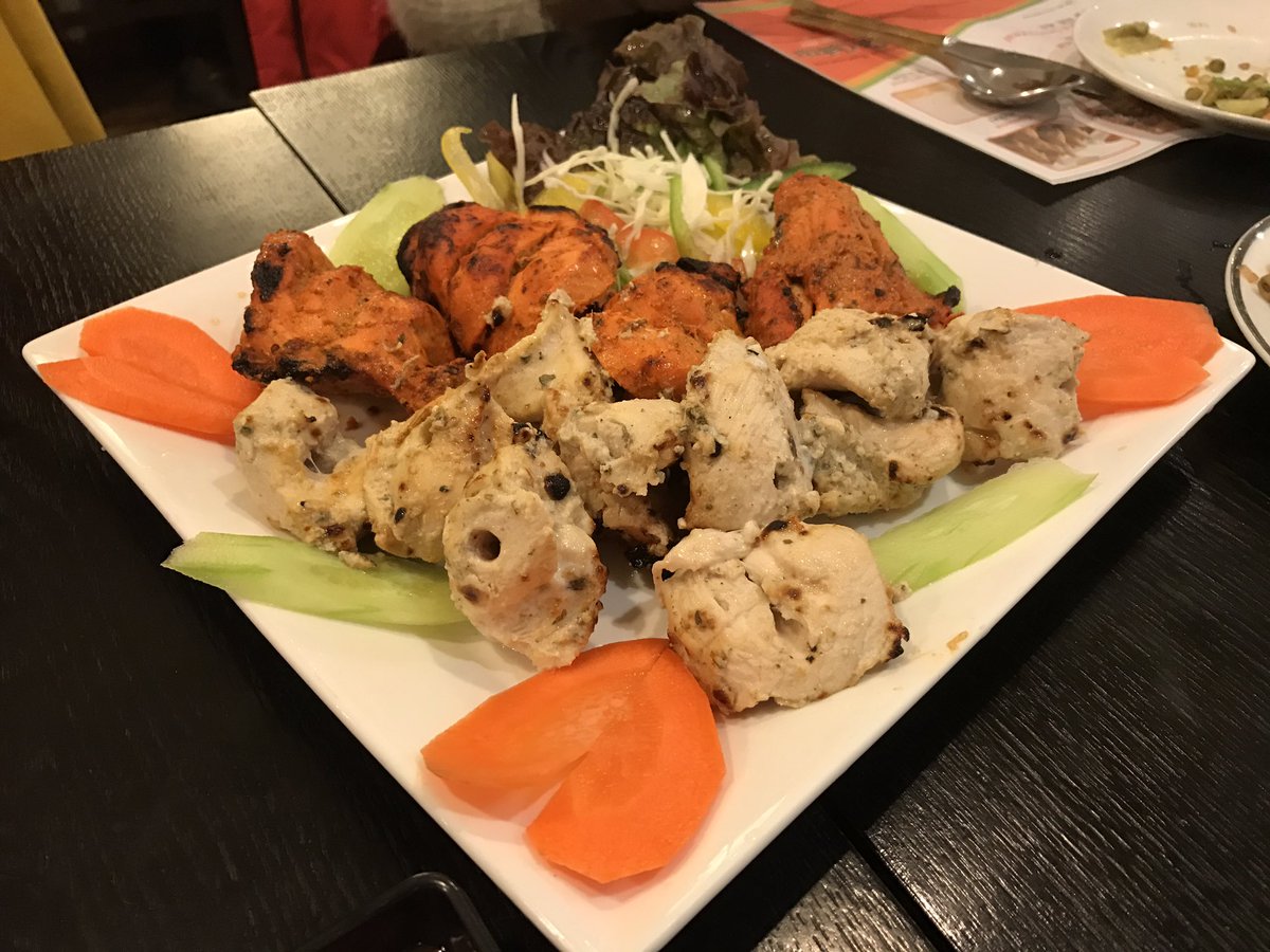 어제 저녁에 가까운 곳이나 먼곳에서 오신 트친님들, 차크라 인도 레스토랑이 준비해주신 맛있는 정통 인도 음식과 주한인도대사관 및 인도문화원 덕분에 제 다섯번째의 소셜 다이닝 이벤트 Amazing India 🇮🇳 마무리 잘 마쳤습니다 👍🏼🤓 감사합니다!