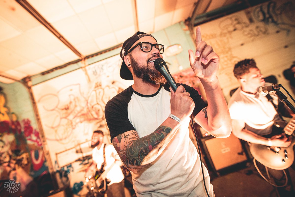 LizDeepDown's tweet photo. My photos from the final Fearcliff show are now up. Go check em out here and let me know whatcha think: https://t.co/rngqE4WFnF ❤️📸 https://t.co/luplQ4rTZw