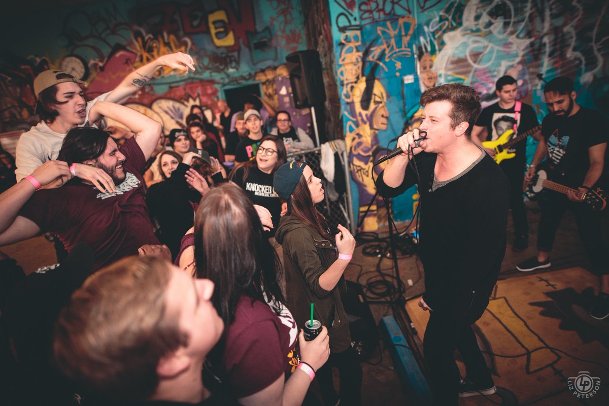 LizDeepDown's tweet photo. My photos from the final Fearcliff show are now up. Go check em out here and let me know whatcha think: https://t.co/rngqE4WFnF ❤️📸 https://t.co/luplQ4rTZw