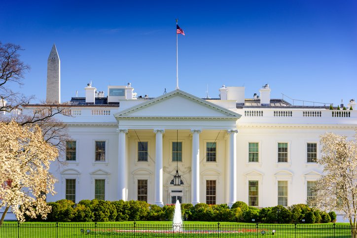 DWTEmployment's tweet photo. Executive orders on #immigration: How employers can prepare for increased enforcement actions https://t.co/4BStg4GOQw #ICE https://t.co/pSFUjCySpc