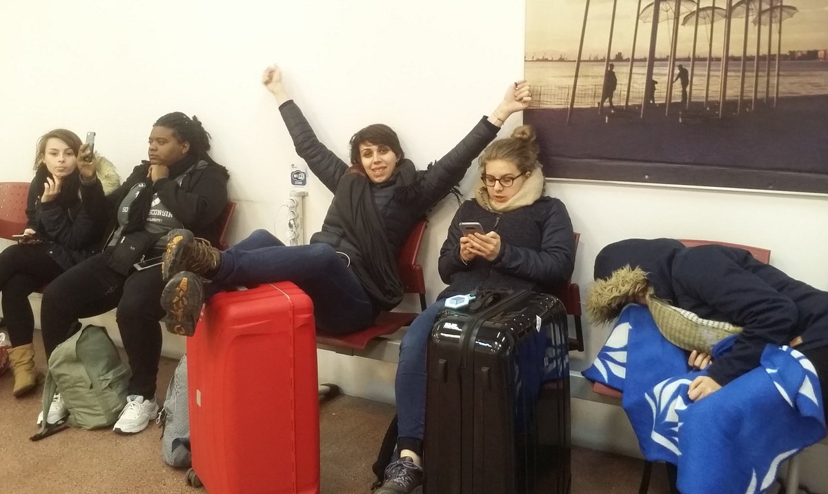 LesPetitsReport's tweet photo. #thessaloniki #greece #nuitblanchedansletrain https://t.co/duz9VfDYPD