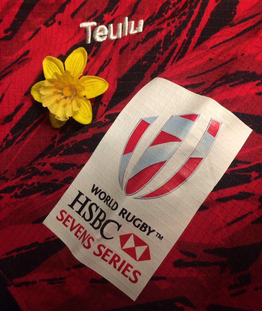 #DyddGŵylDewi hapus i bawb oddi wrth y garfan allan yn Vegas yn paratoi am #USA7s. (Happy #StDavidsDay from Wales Sevens out in 🇺🇸!) #Teulu