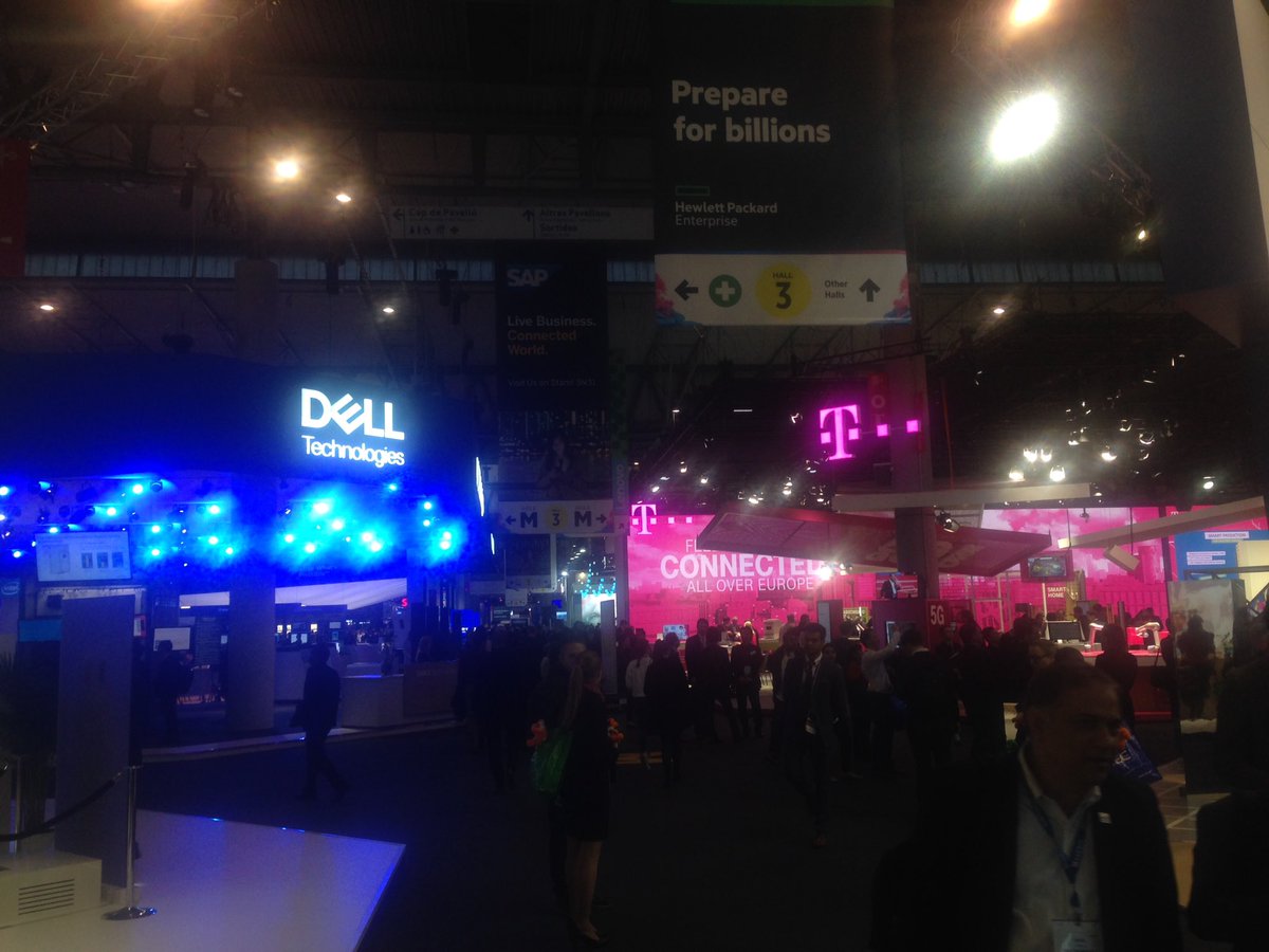 lperaba's tweet photo. The Hall 3 of the MWC is like a street of Las Vegas...impressive! #mwc17 #MWCBarcelona2017 https://t.co/daQb9Ect5v