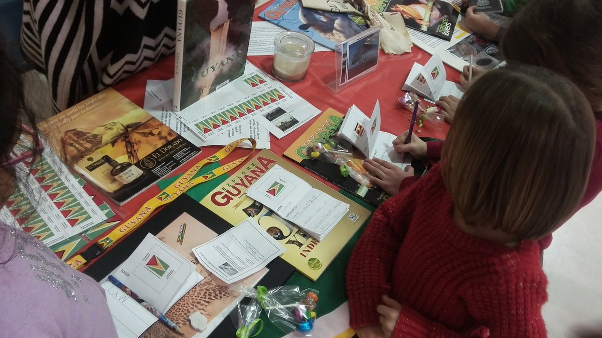 Phenomenal #HumanLibrary by <a href="/KernaghanT/">Terence Kernaghan NDP</a> in the gym. Fantastic  speakers, great stories, inspired students! #authenticlearning #tvdsbllc