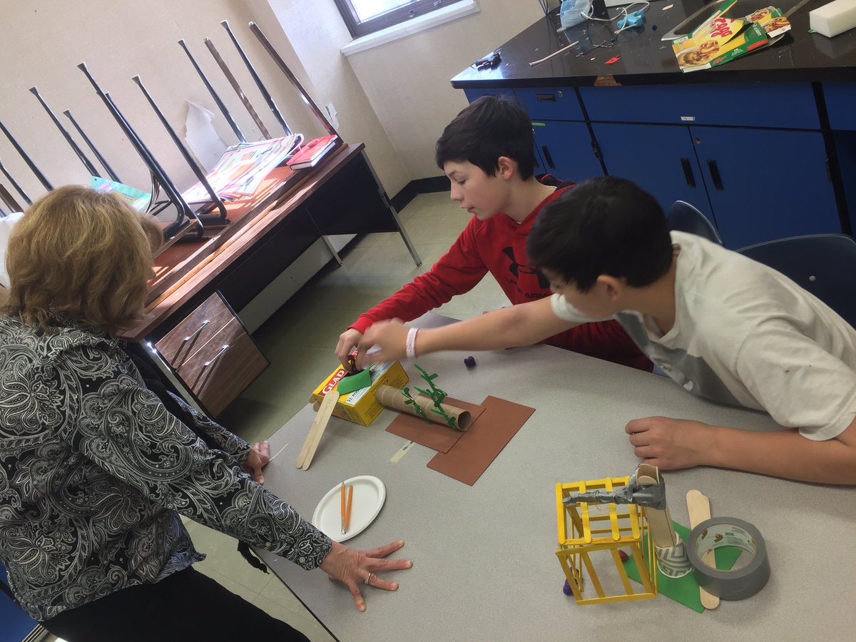 LeytonSchnell's tweet photo. Thank u @rpmoconn &amp; William McDonald Middle gr 8s for today's #empatheticdesign lesson study #protectwolverines #denekede #simplemachines https://t.co/1tEbLMgw0y
