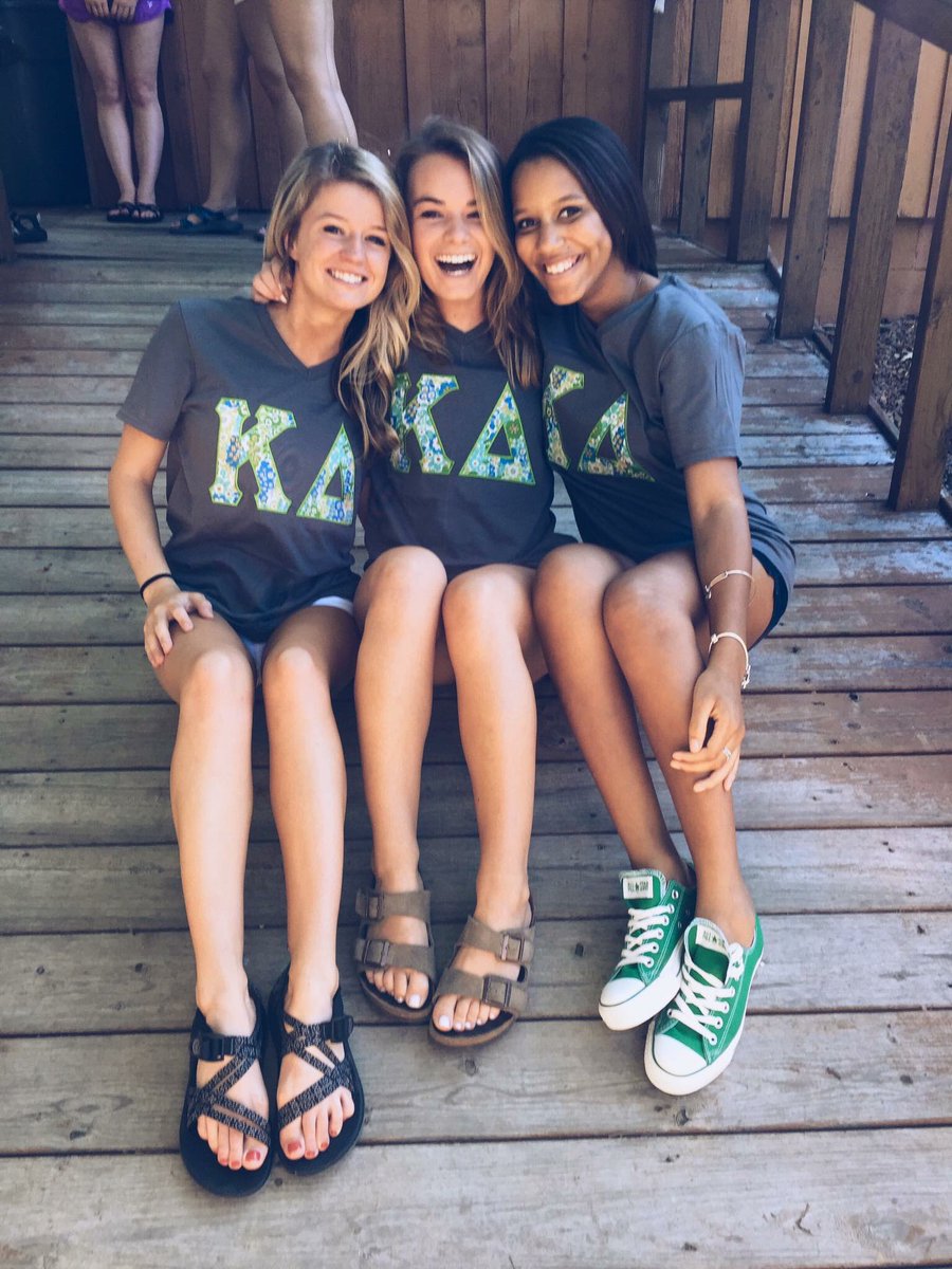 UofMPanhellenic's tweet photo. Panhellenic sister of this week goes to the wonderful Kappa  Delta  junior for her great attitude and involvement @mckayla_paige 💚 https://t.co/F66XvNUMVQ