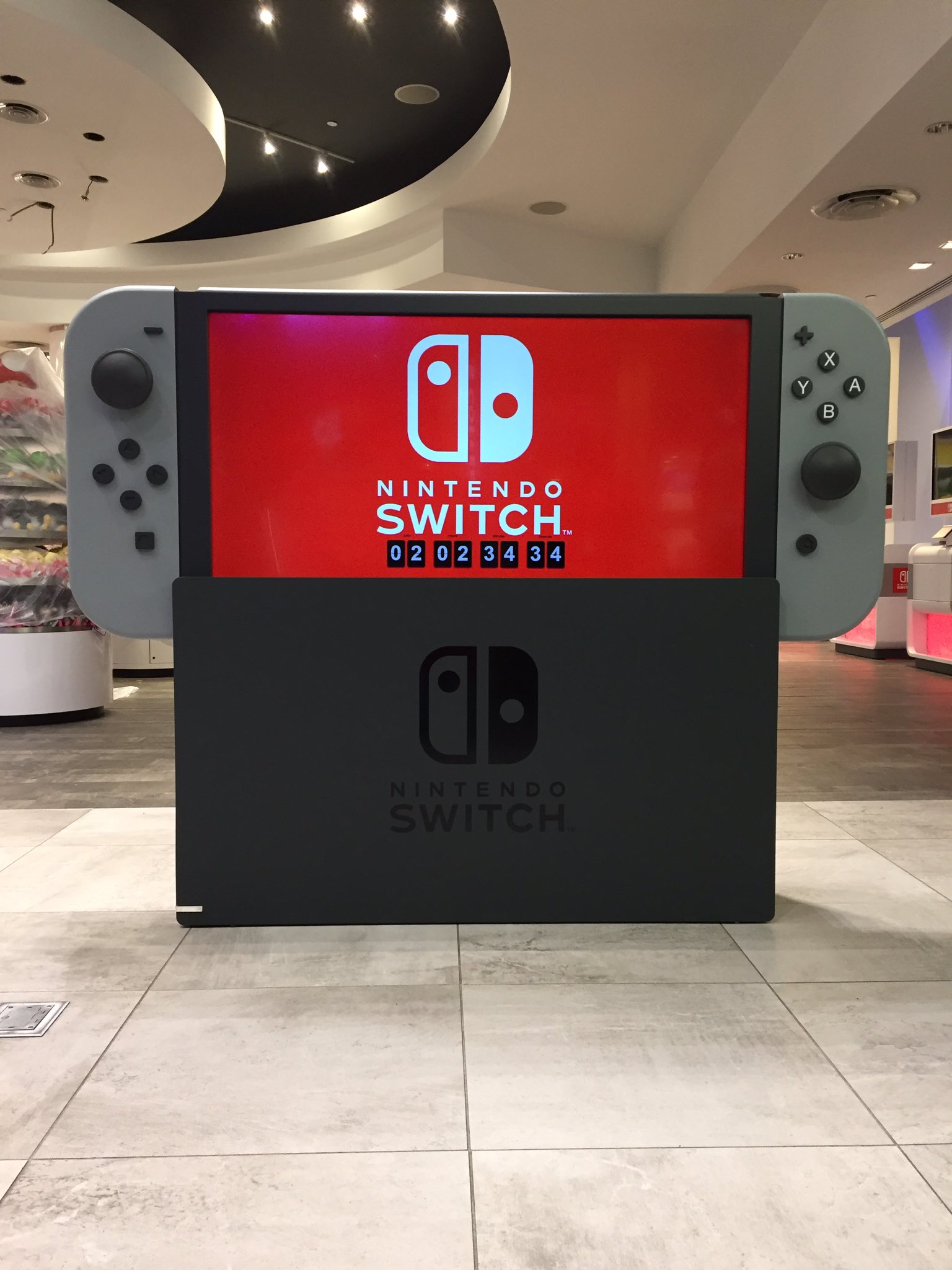 Merchandiser for eksempel slå Nintendo NY on Twitter: "The countdown has begun for the #NintendoSwitch  midnight launch at #NintendoNYC! Get excited! https://t.co/obaDobys3B" /  Twitter