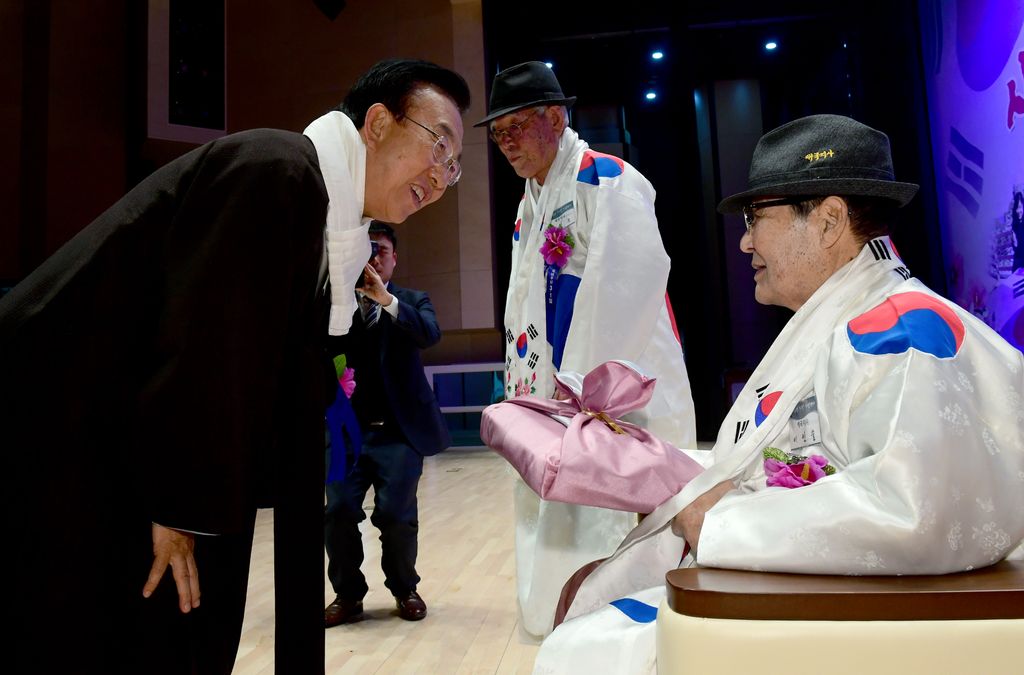 '역사를 잊은 민족에게 미래는 없습니다' 
제98주년 삼일절. 위대한 독립운동가들에 존경을 표하며 순국선열에 깊은 애도를 표합니다.