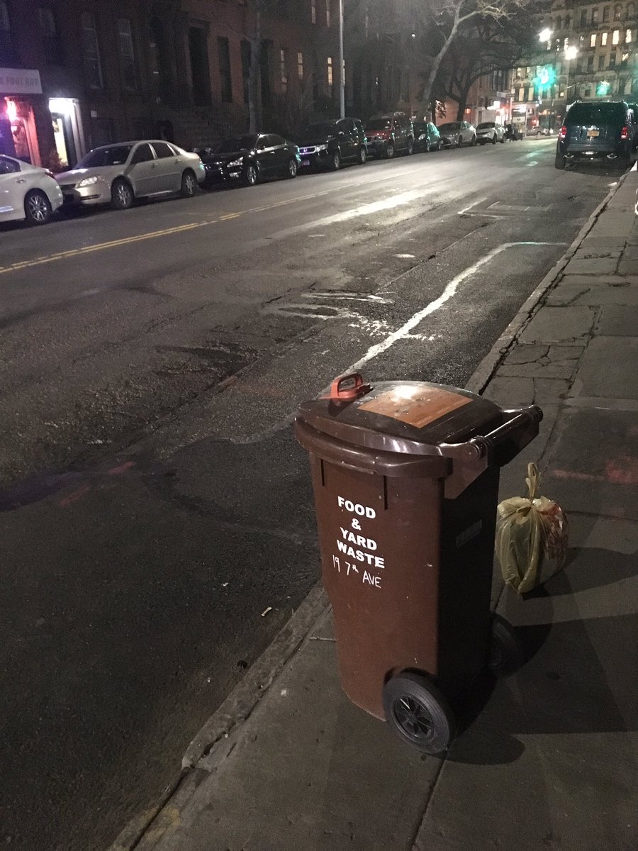 MirandaAlquist's tweet image. This brown bin is looking lonely! Divert your food scraps from landfills by composting them! #compostingiscool @NYCzerowaste