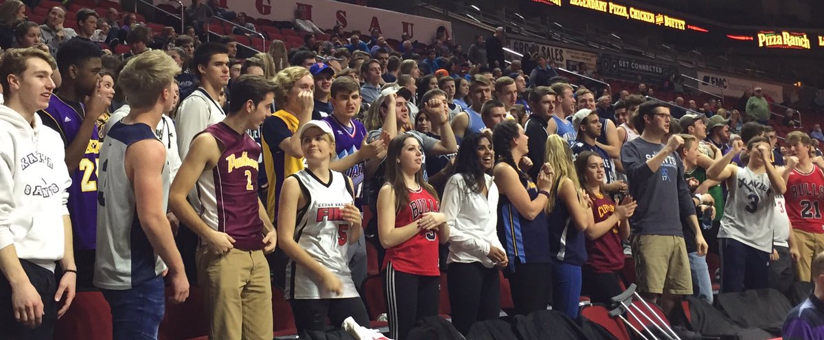 AngelaOlson19's tweet image. These guys helping the girls battle tonight! State quarter finals against Grinnell and the Saints are hot! #roadtrip #dedicatedfans