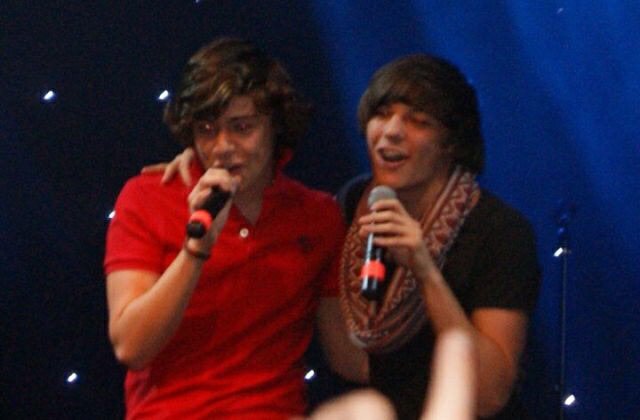 OnedVotos_BR's tweet photo. NÃO PASSE POR ESSE TWEET SEM DAR RT 

DIRECTS SEGUEM DIRECTS
#AP40OneDirection https://t.co/lOn0N4kA83