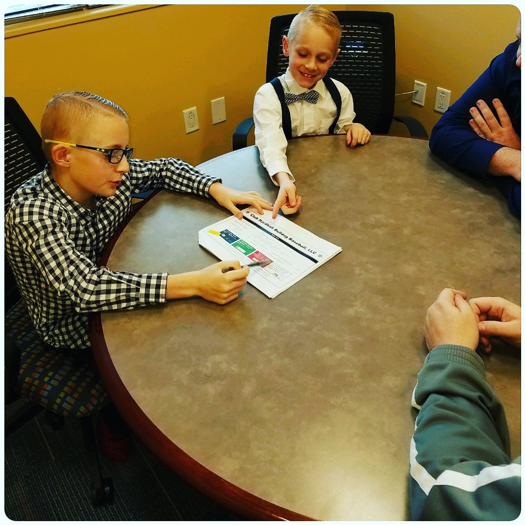 cjcub4life's tweet image. My boys selling a sponsorships banners to help his super league team.  #GoBulldogs #liveofthegame #makingmen #respectthegame @PlayBall