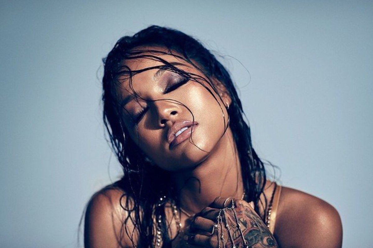 fckyeskarrueche's tweet image. That Saigon is the perfect red 😍 #Kaepop @ColourPopCo