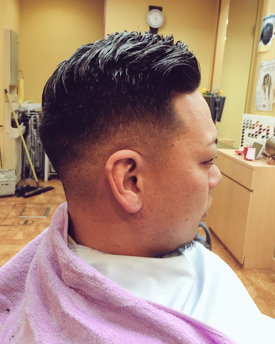 カットサロン Art スキンフェード 0ミリからの刈り上げ こんな状態からぼかします サッカーの イタリア代表なんかはこれやってますね